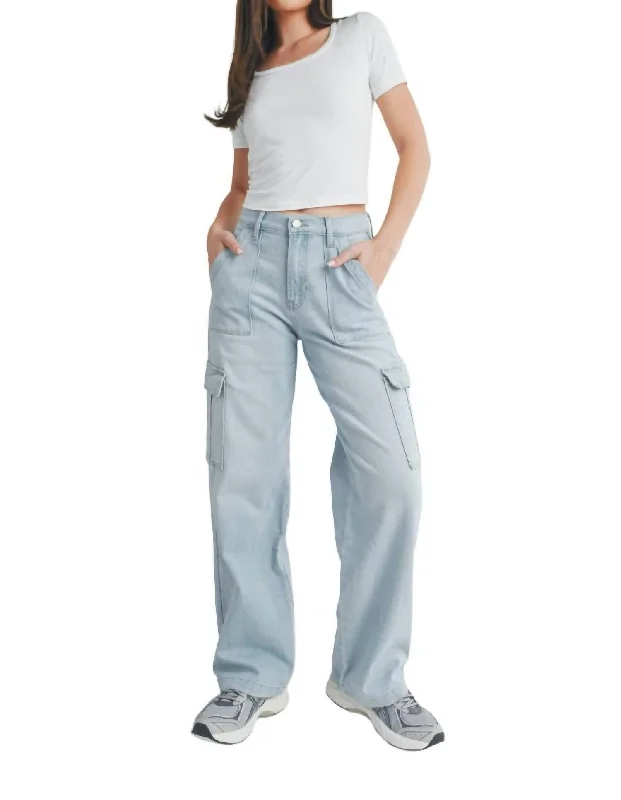 Women's Transitional Clothes Lightweight Stretch Cargo Jeans In Light Denim