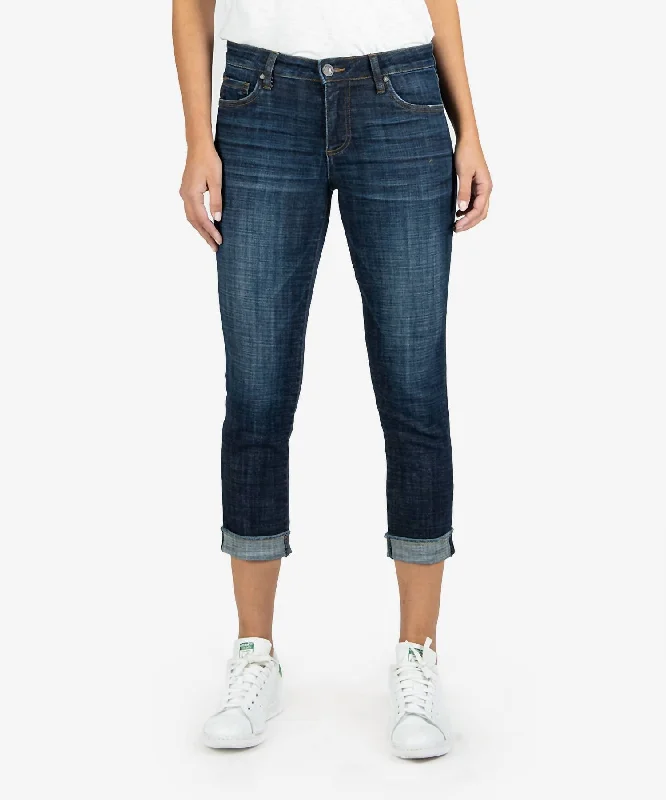 Women's Casual Outfit Amy Crop Straight Leg With Roll Up Fray Hem Jean In Acknowledging Wash