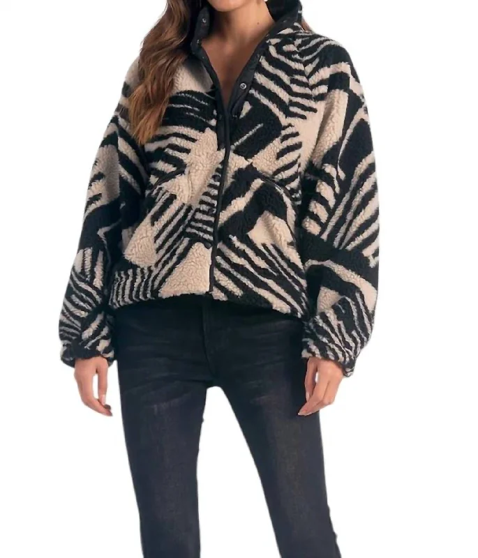 Casual Clothing For Women Ember Sherpa Coat In Black/beige